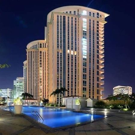 A2J Luxury 1Br Balcony Suite Near Venice Mall Bgc マニラ市 エクステリア 写真