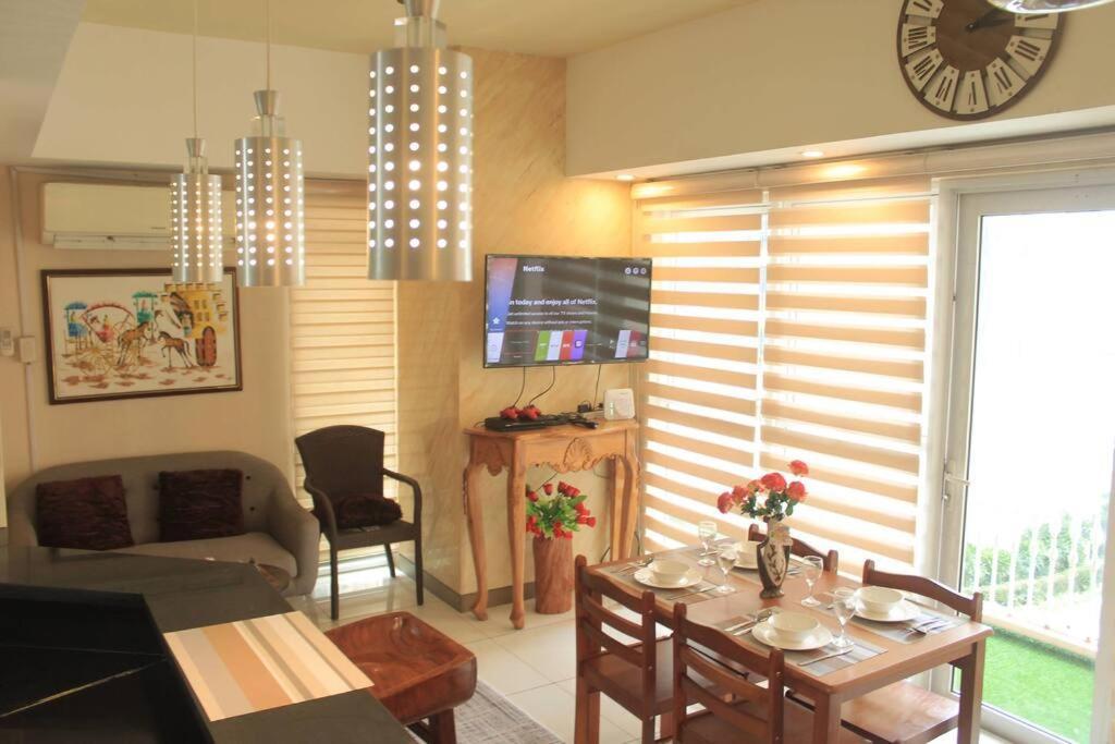 A2J Luxury 1Br Balcony Suite Near Venice Mall Bgc マニラ市 エクステリア 写真