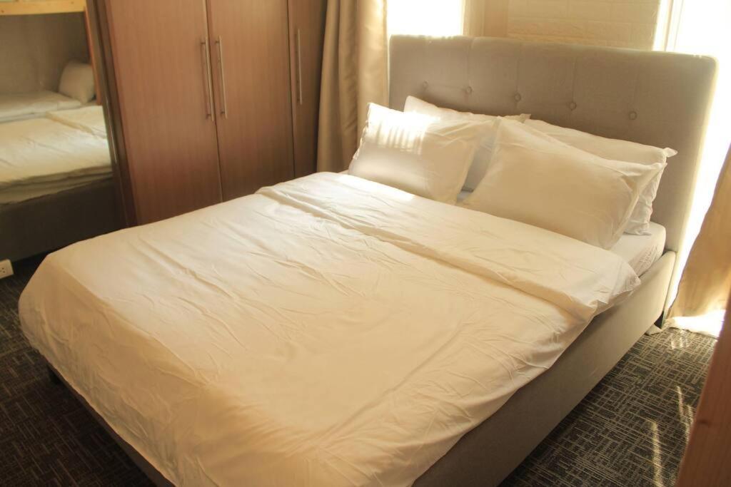 A2J Luxury 1Br Balcony Suite Near Venice Mall Bgc マニラ市 エクステリア 写真