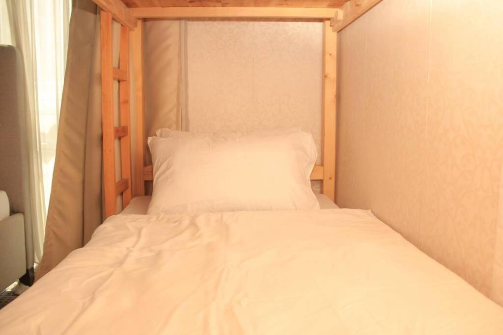 A2J Luxury 1Br Balcony Suite Near Venice Mall Bgc マニラ市 エクステリア 写真