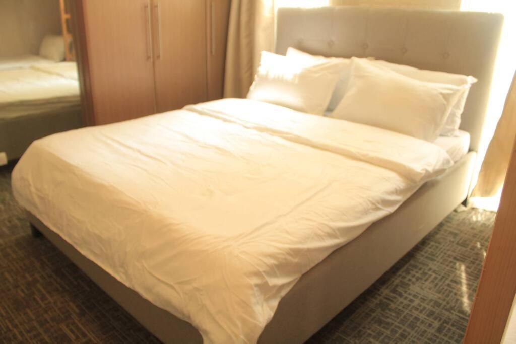A2J Luxury 1Br Balcony Suite Near Venice Mall Bgc マニラ市 エクステリア 写真