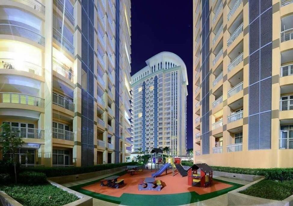 A2J Luxury 1Br Balcony Suite Near Venice Mall Bgc マニラ市 エクステリア 写真