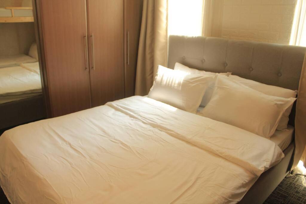 A2J Luxury 1Br Balcony Suite Near Venice Mall Bgc マニラ市 エクステリア 写真
