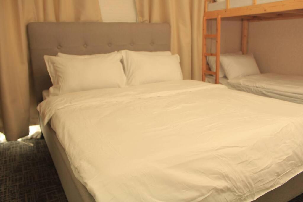 A2J Luxury 1Br Balcony Suite Near Venice Mall Bgc マニラ市 エクステリア 写真