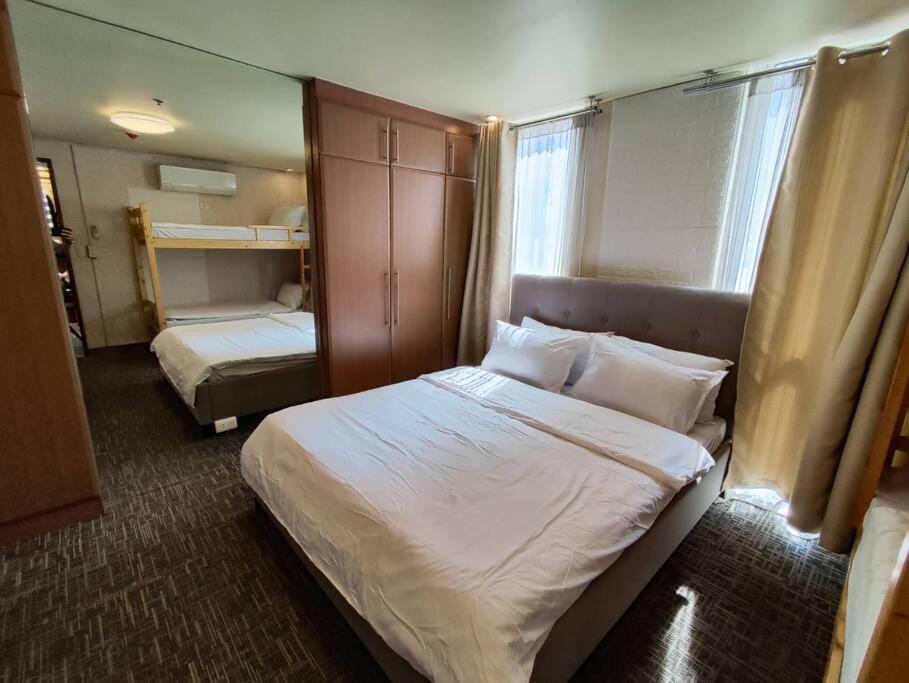 A2J Luxury 1Br Balcony Suite Near Venice Mall Bgc マニラ市 エクステリア 写真